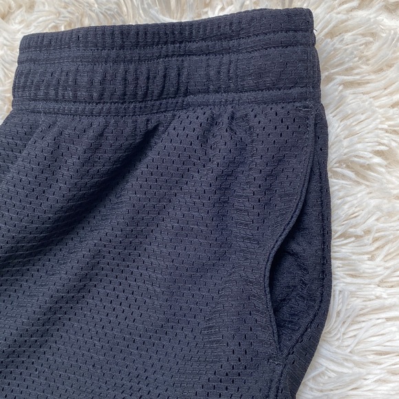 🎉HP🎉 Under Armour Pull On Athletic Mesh Shorts 💗 Black - Picture 7 of 11